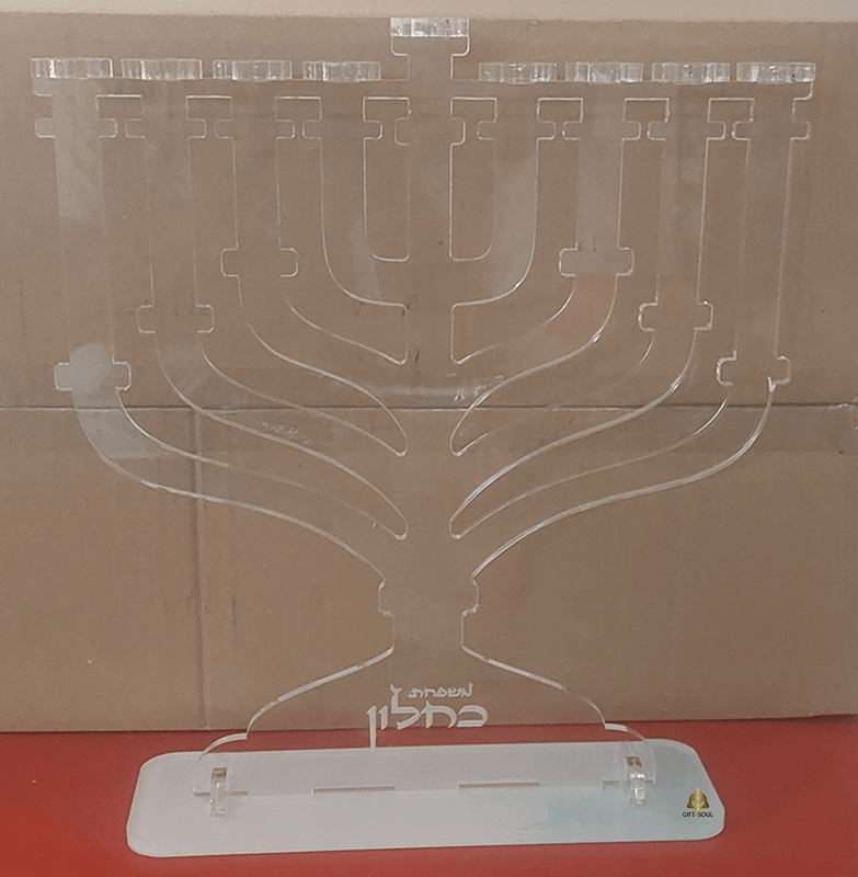 חנוכיה שם מפשחה מותאמת אישית עם שם משפחה הקדשה