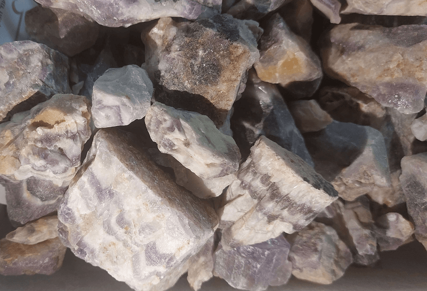  קריסטל אמטיסט אחלמה מושבה להתפתחות רוחנית ומקלה על בעיות שינה והתנמכרויות