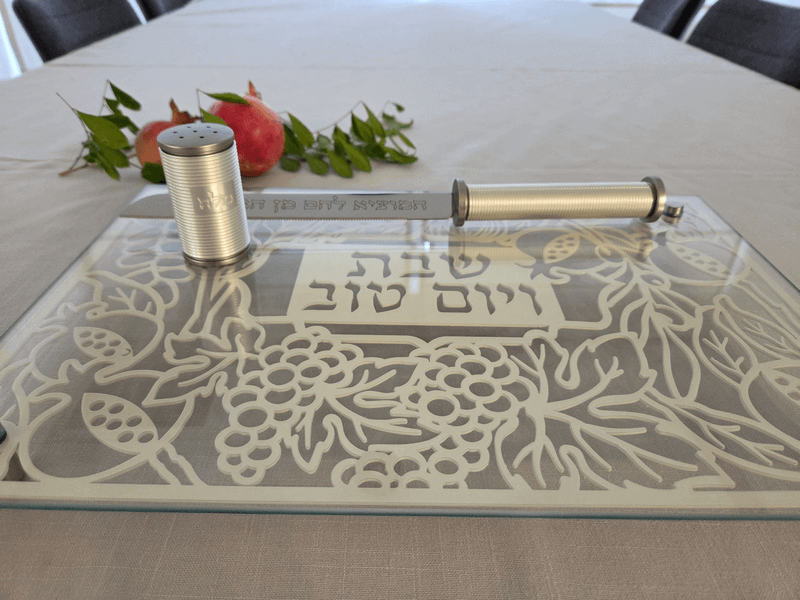 מגש מתכת לחלה או פמוטים להדלקת נרות עם מגזרת מתכת וזכוכית מחוסמת שבעת המינים  DOSHT 4 7 