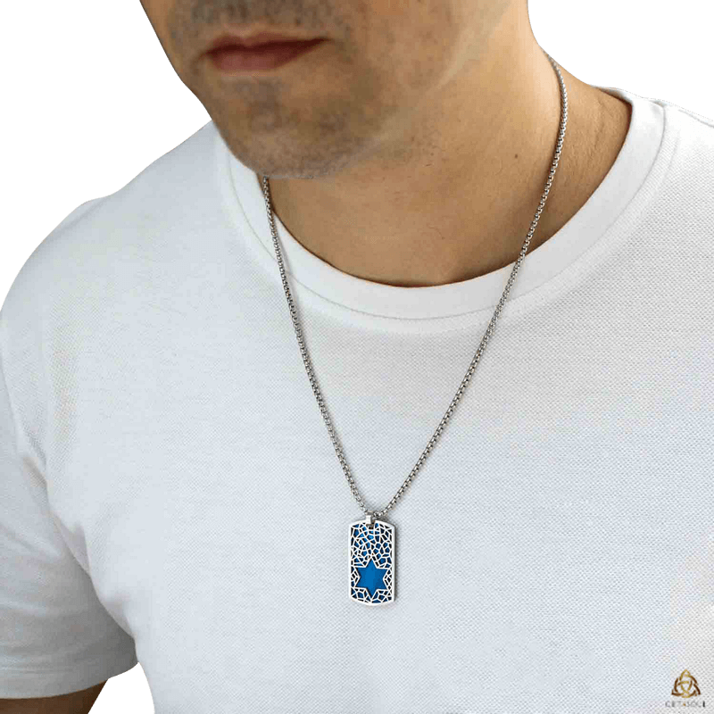 תמונה על הצוואר כחול