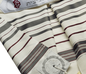 טלית צמר דגם חרמון טליתניה מיועדת לקהל צעיר עם מגוון דגמים וגוונים רחב להתאמה משלמת לכל טעם פסי בורדו אפור