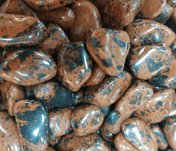 אבן קריסטל אובסידיאן מהגוני אבן (Mahogany Obsidian) עוצמתית להגנה מאנרגיות שליליות,משחררת אמונות מגבילות וחסימות רגשיות