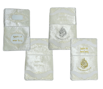    כרית לברית קטיפה לבנה כיתוב מוזהב או מוכסף לבחירה