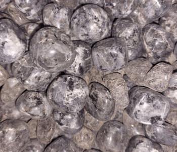 לרוויקייט אבן קריסטל להגנה וחיזוק ההילה סיוע בפירוש חלומות ולהתפתחות מודעת ורוחנית