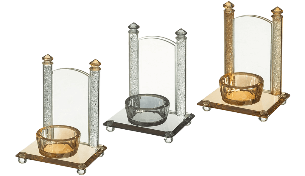 מעמד קריסטל מפואר לנר נשמה בעיצוב עמודי היכל