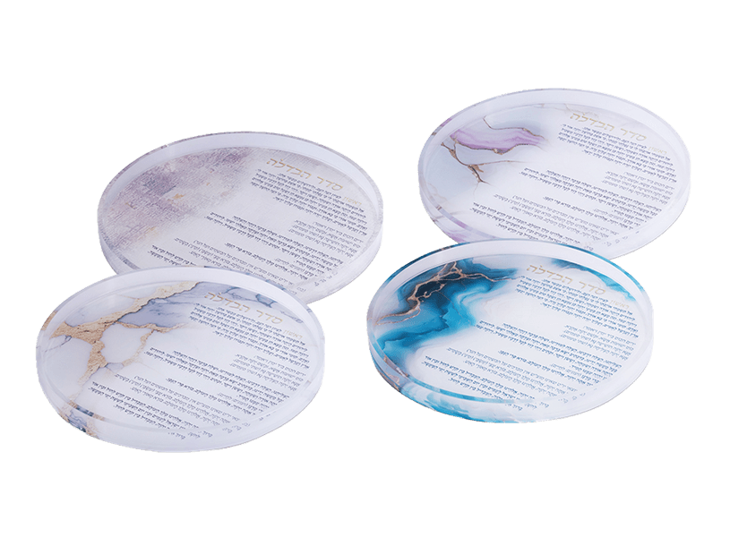 מגשי אקריליק מעוצבים מכניסים צבע למוצאי השבת﻿