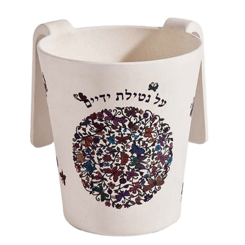 נטלת במבוק גדולה פרפרים במעגל יופי מסורת וטוהר בכל נטילה