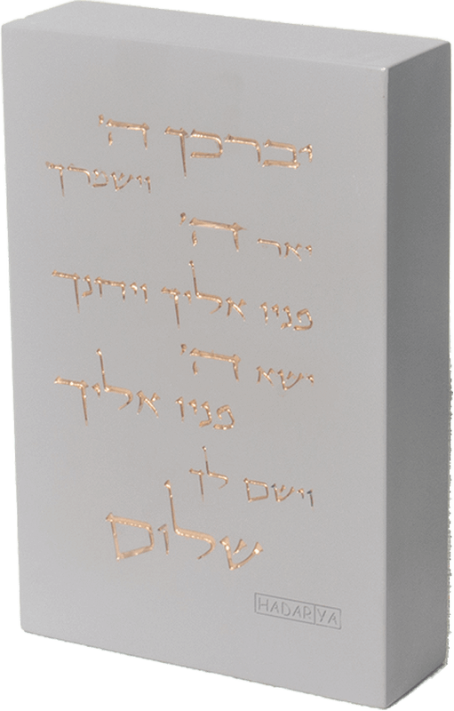 אפור חריטה מוזהבת