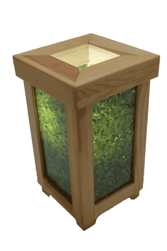 מנורת עץ מרובעת עם שילוב של אבני ציפס קריסטל אוונטרין עדינות מסביב