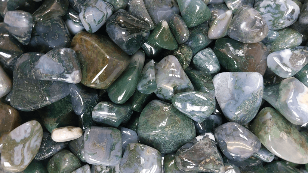אבן קריסטל מוס אגת Moss-Agate  לאיזון צקרת הלב ולרגיעה וקבלה