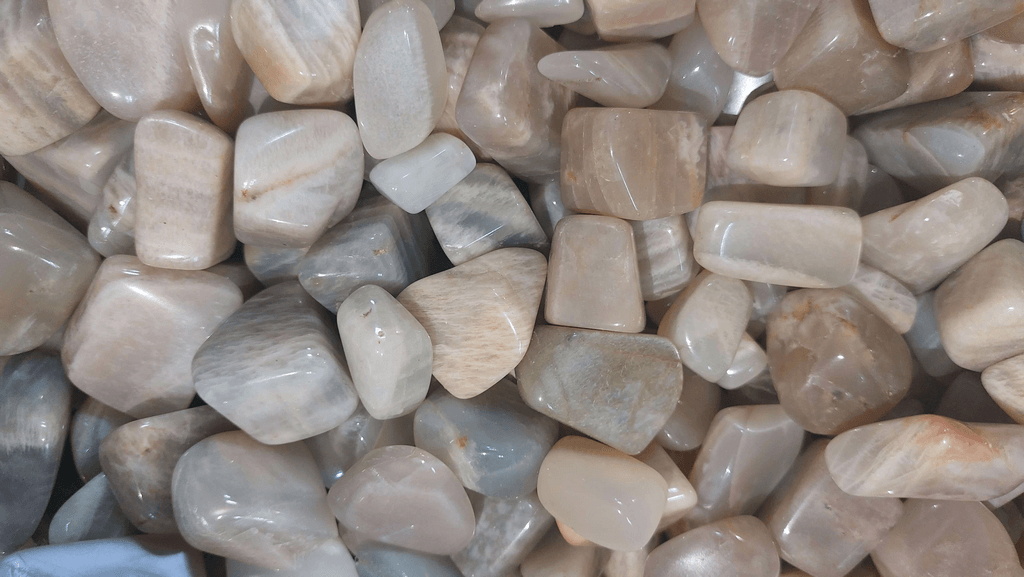 מונסטון אבן קריסטל מונסטון אבן הירח Moonstonen לחיזוק האינטואיציה יכולות התקשור והאנרגיה הנשיות