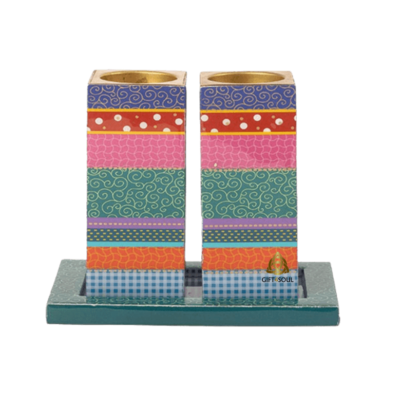 זוג פמוטים מרובע צבעוני מרהיב עם תחתית עץ תואמת