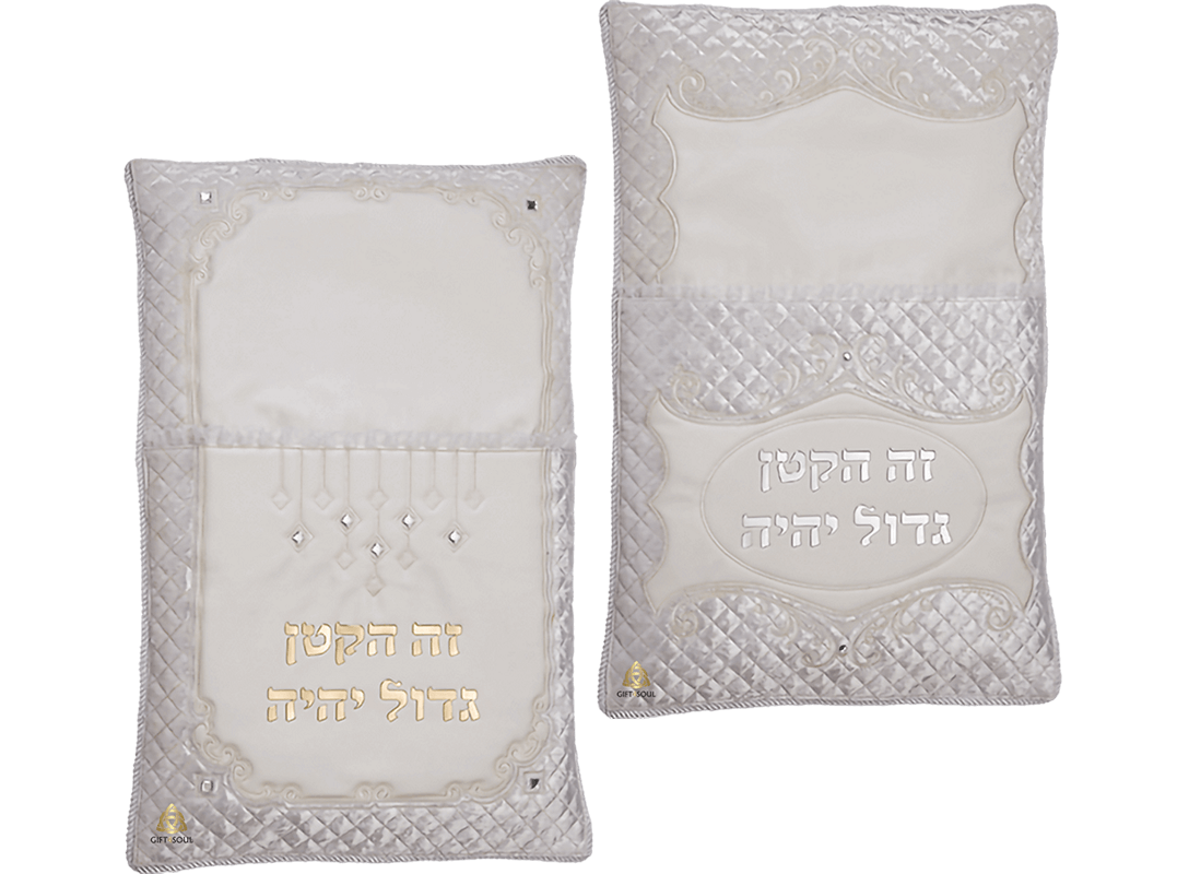 כרית מהודרת לברית דמוי עור אותיות בולטות זה הקטן גדול יהיה רקומות במוכסף או במוזהב לבחירה