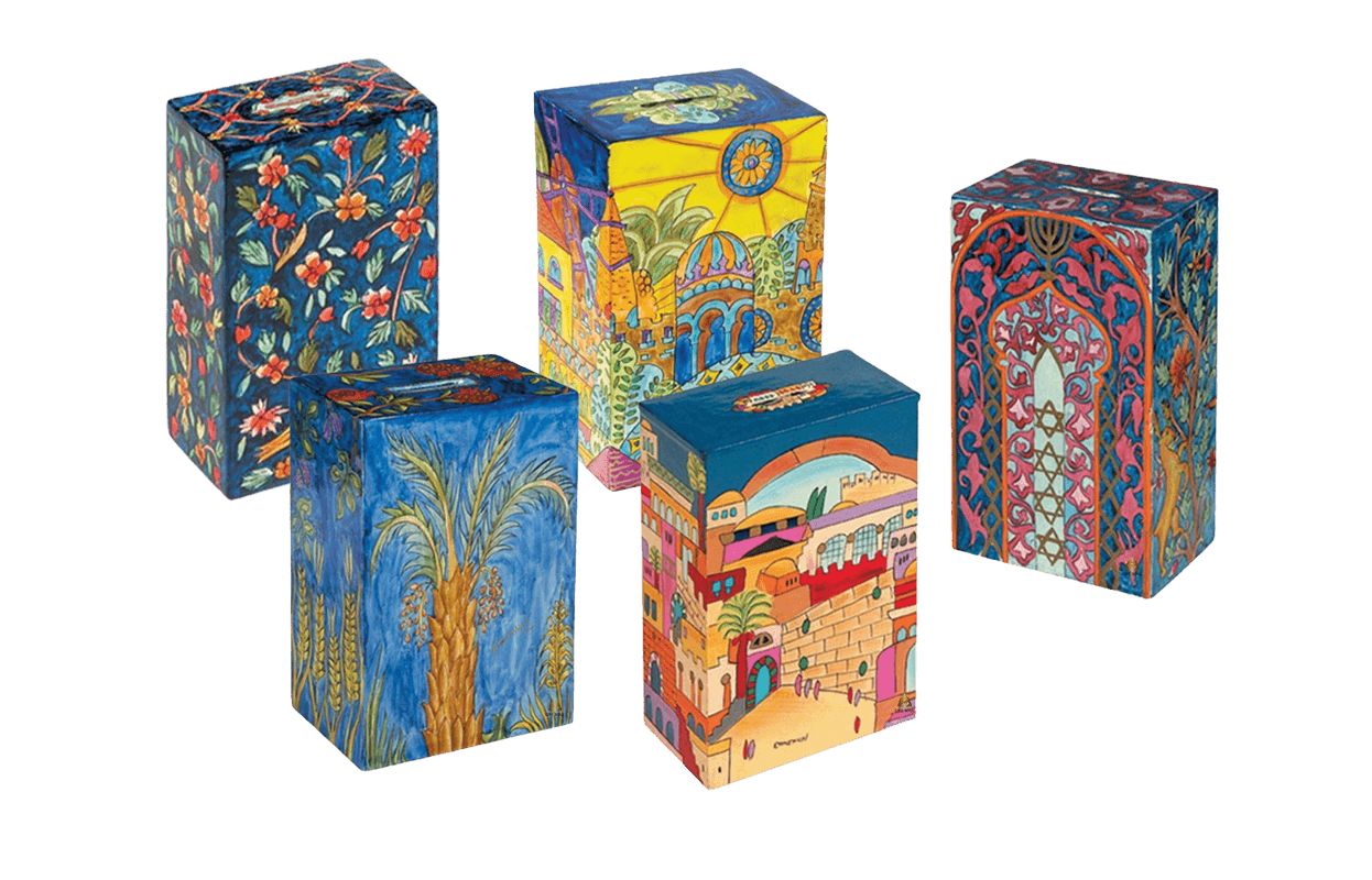 קופת צדקה מעץ מרובעת באיורים שונים לבחירה 
