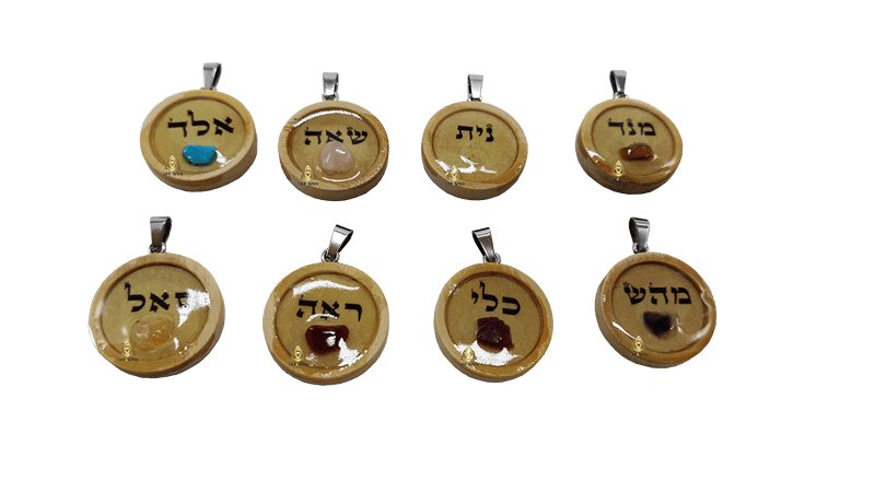 תליון עץ טבעי עגול עב שמות קריסטל לריפוי אנרגטי לגוף נפש ורוח לבחירה 
